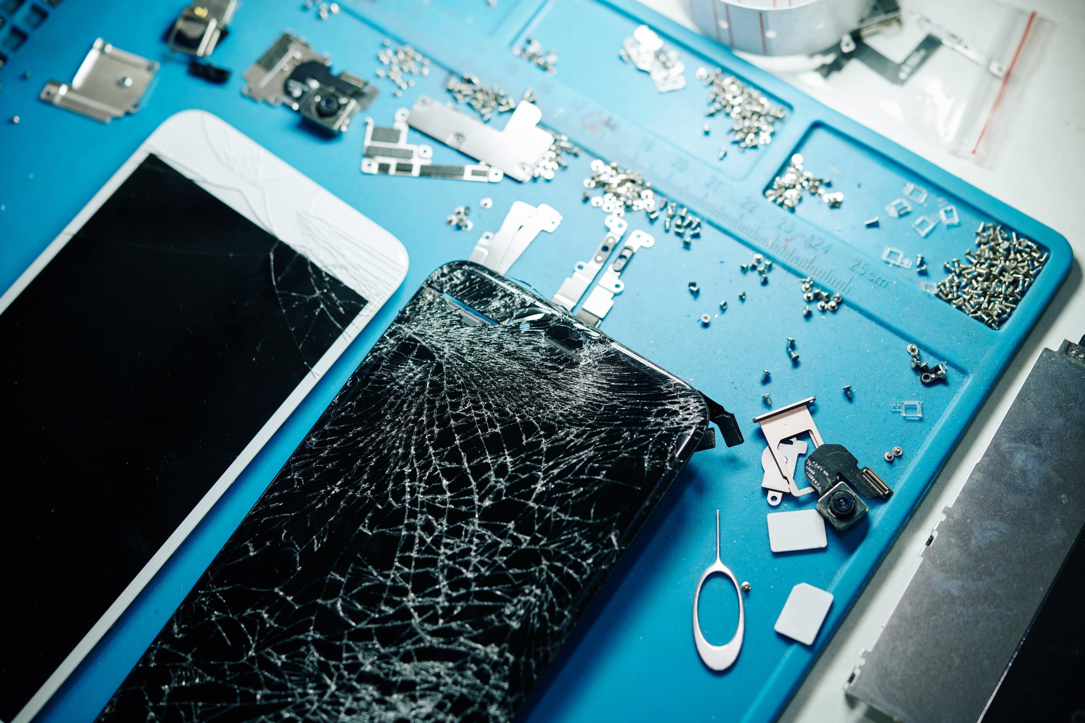 Why You Should Replace Your Phone's Screen ASAP – Smart Tech Repairs